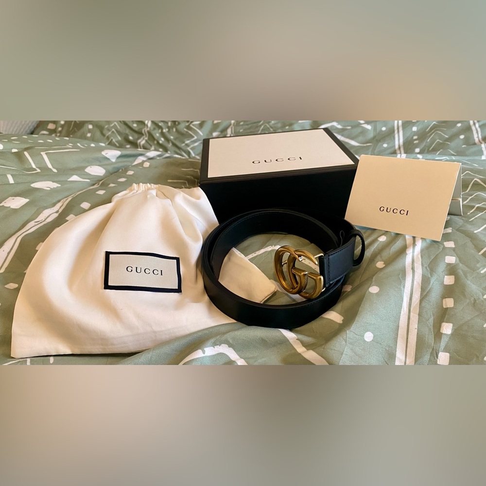 Leather Gucci belt with double G buckle